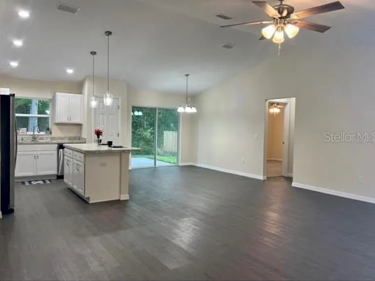 2920 SE 49th Pl — Photo 2