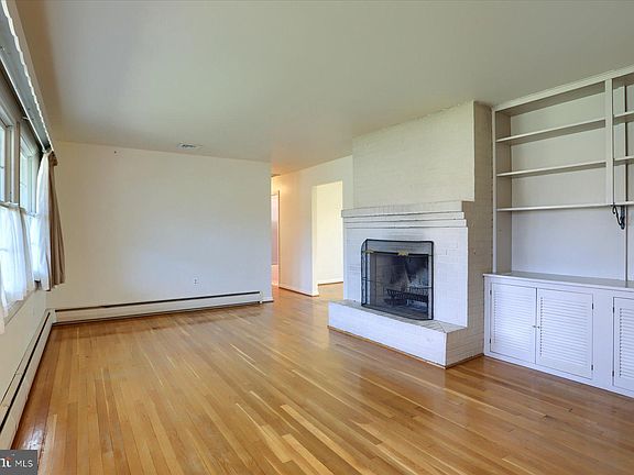 2nd image of 8 Cedar Ave