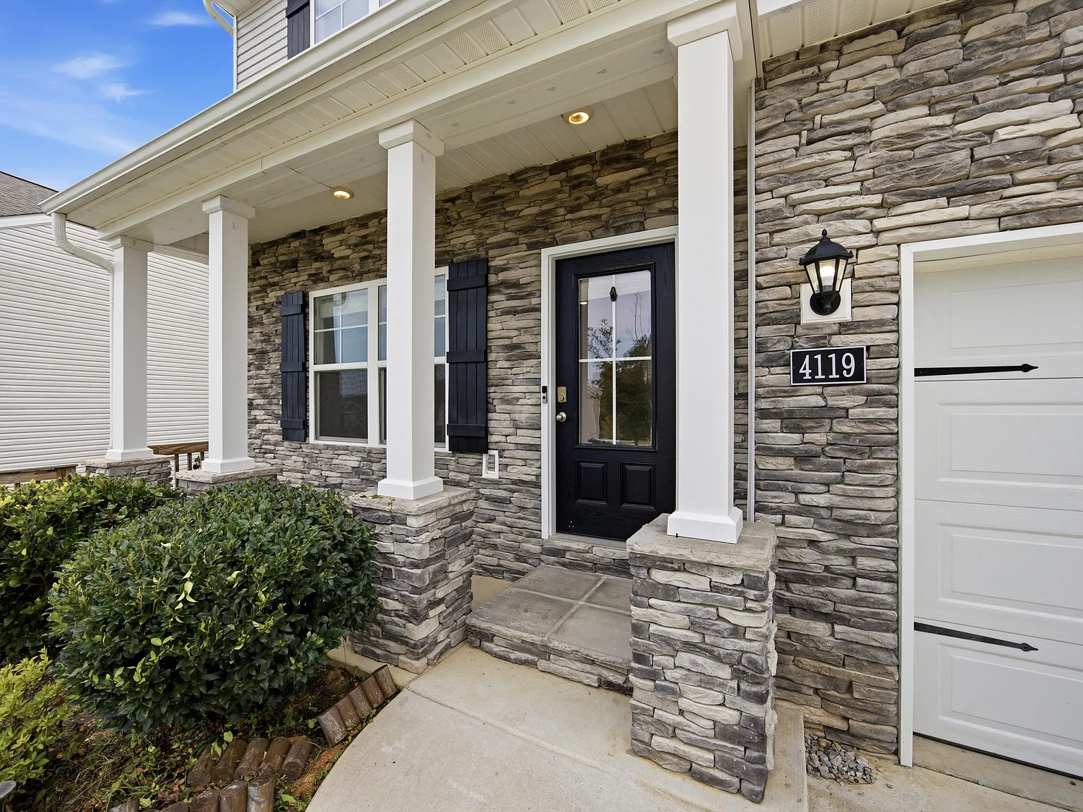 5 bed, 4.5 bath, 3360 sqft, $3,200 — Photo 3