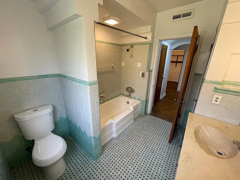 877 Ludlow Ave #4 — Photo 22
