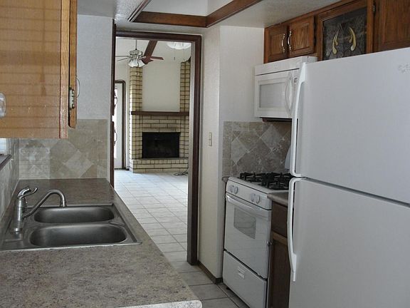 4th image of 3104 Voss Dr APT A