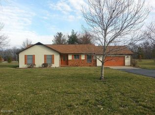 1082 Cardinal Rd, Carbondale, IL 62901