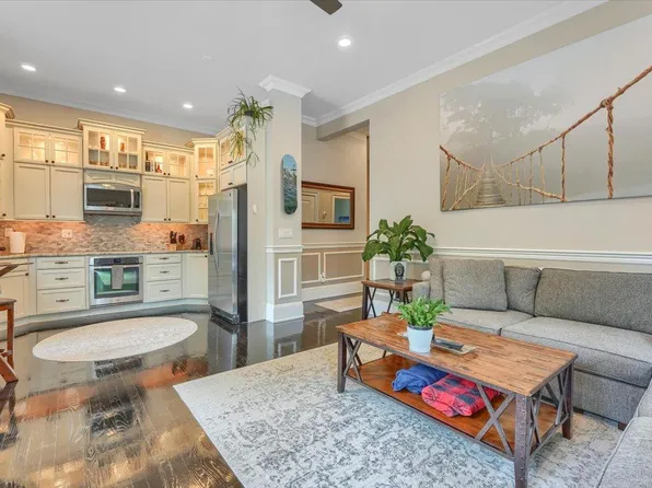 38 Pleasant St APT 4, Dorchester, MA 02125