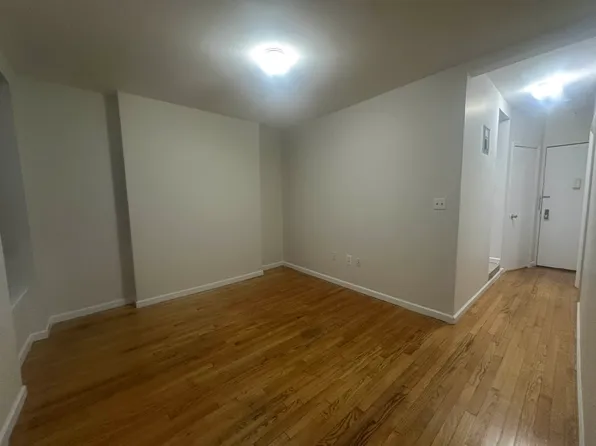 331 West 35th Street image 3 of 9