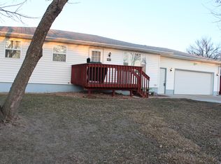 903 S 17th St, Aberdeen, SD 57401