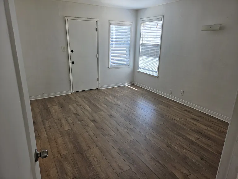 114 S Kellogg St #D — Photo 6