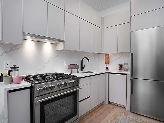 5th image of 1346 Pacific St #3A