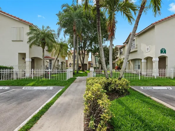 615 NW 108th Ter, Pembroke Pines, FL 33026