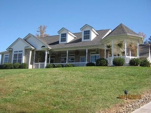 2nd image of 8160 Chestnut Hill Ln