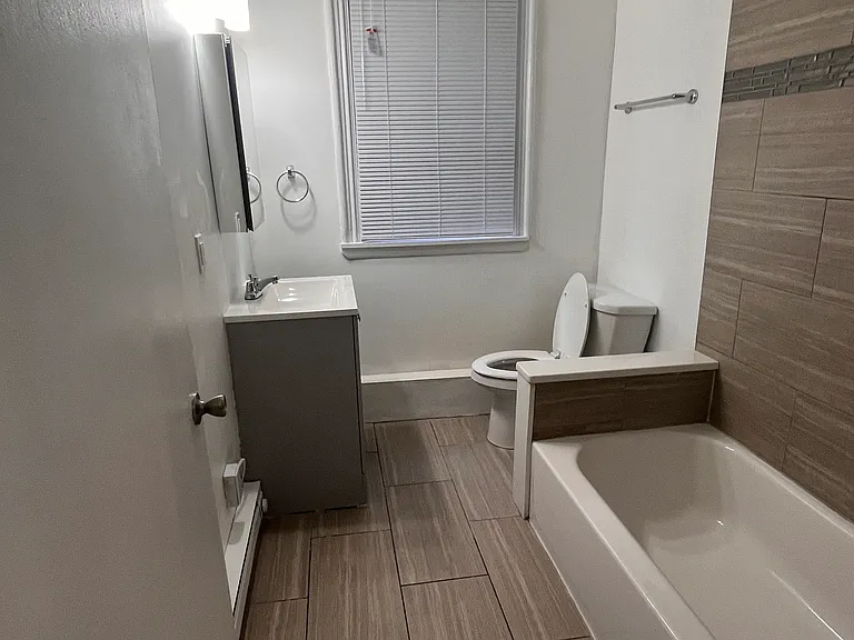 2225 Locust St #2R — Photo 9