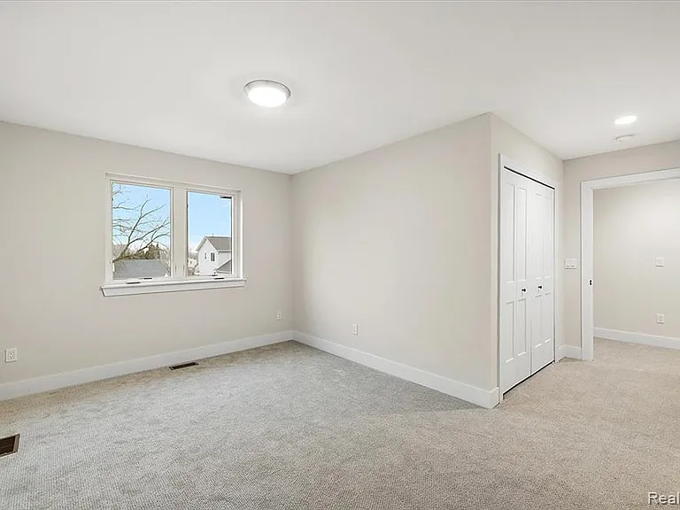 2921 Walsh Dr — Photo 44