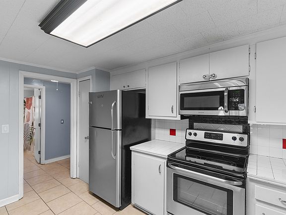 5th image of 617 10th Ave.