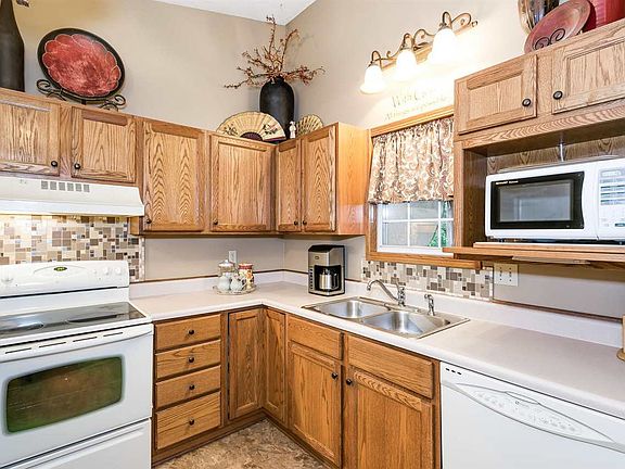 4th image of 520 Deerfield Cir