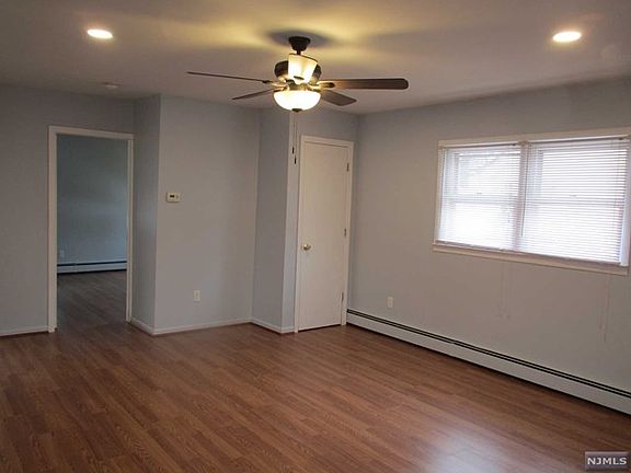 3rd image of 308 Gaston Ave Floor 1