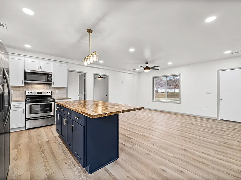 225 Military Rd — Photo 10