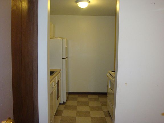 3rd image of 960 Perrie Dr APT 202