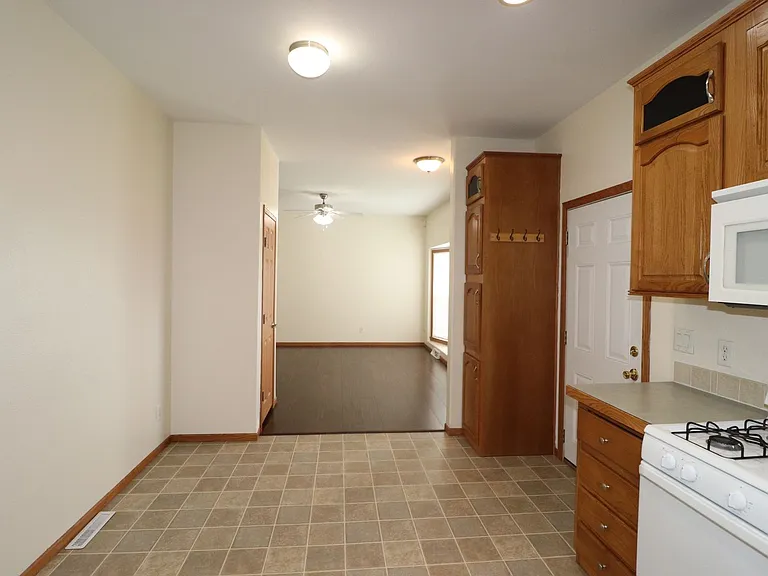 2120 Thompson Dr — Photo 9
