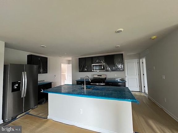 3rd image of 172 Hamstead Dr