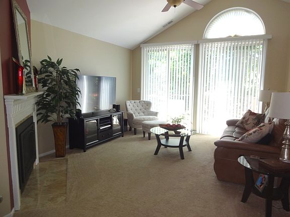 3rd image of 460 Mayflower Ln Unit 2