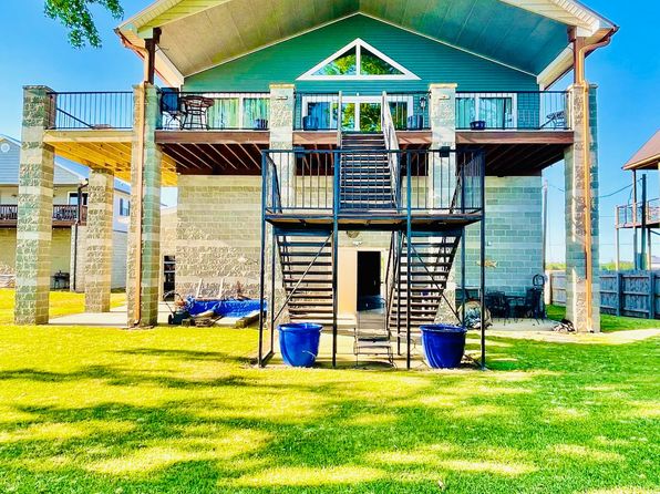 1964 Catfish Ln, Crump, TN 38327