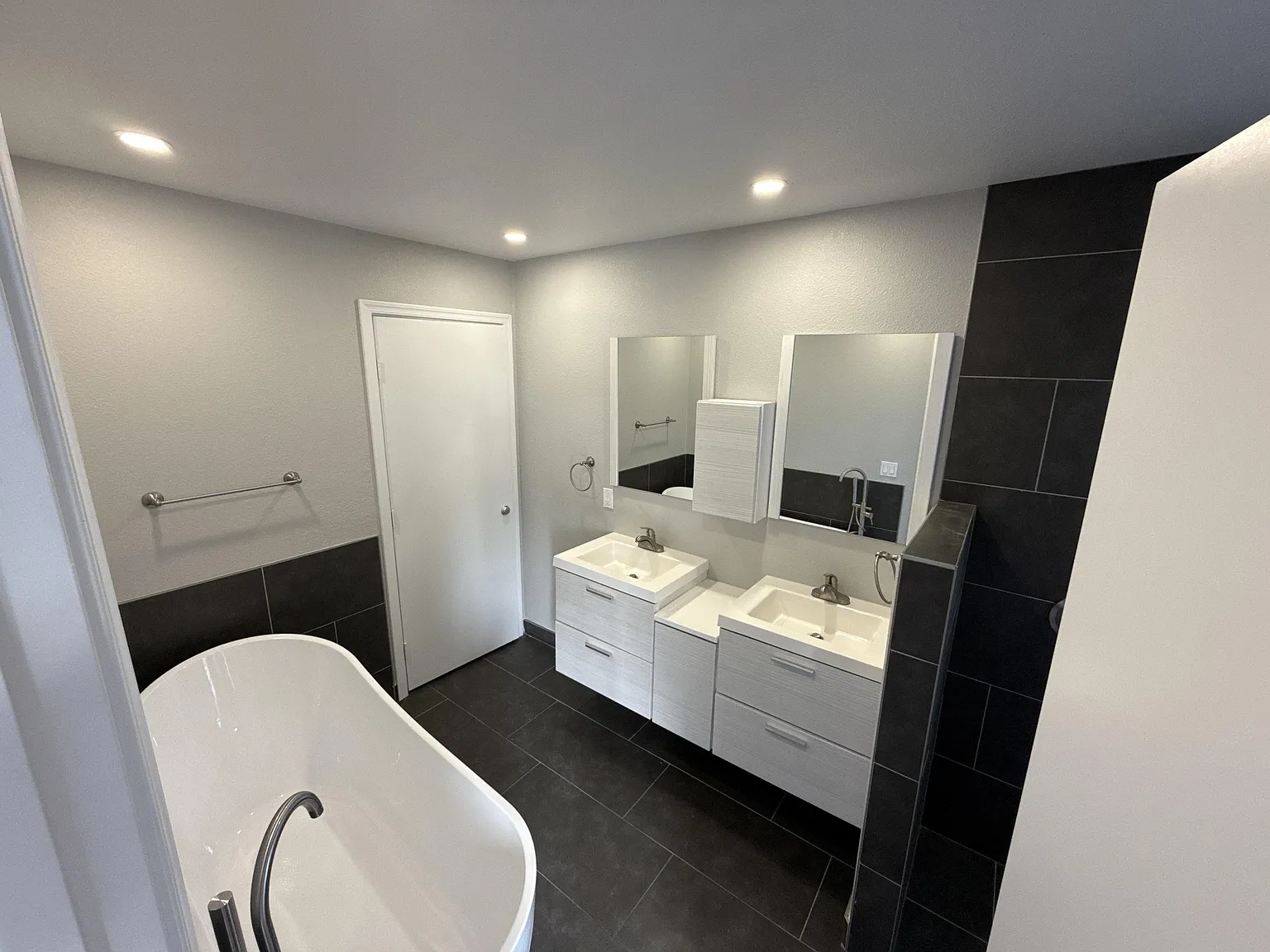 4 bed, 3.0 bath, 2685 sqft, $910 — Photo 4
