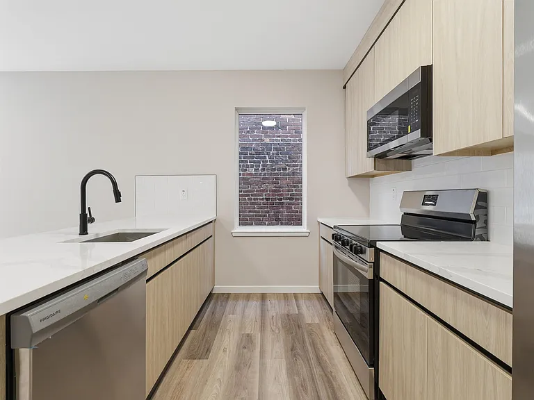 304 61st St #3B — Photo 6