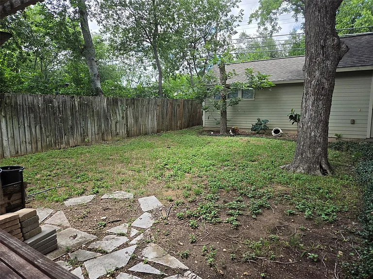 408 W Croslin St — Photo 26