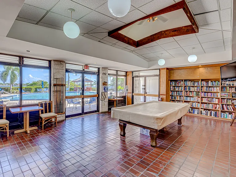 101 Half Moon Cir #B — Photo 43