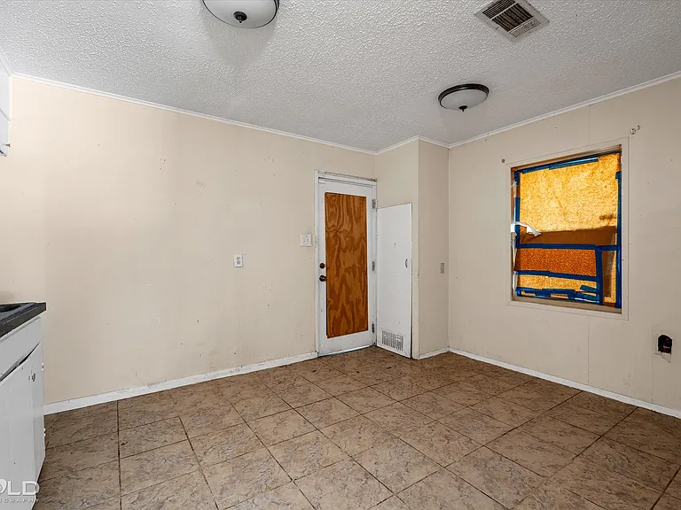3051 Amherst St — Photo 12
