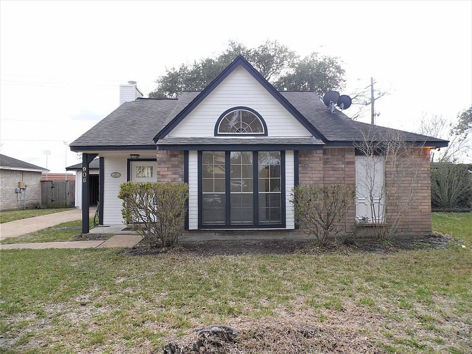 1st image of 906 Canonero St