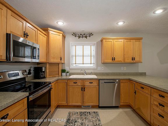 4th image of 5239 Otter Dr
