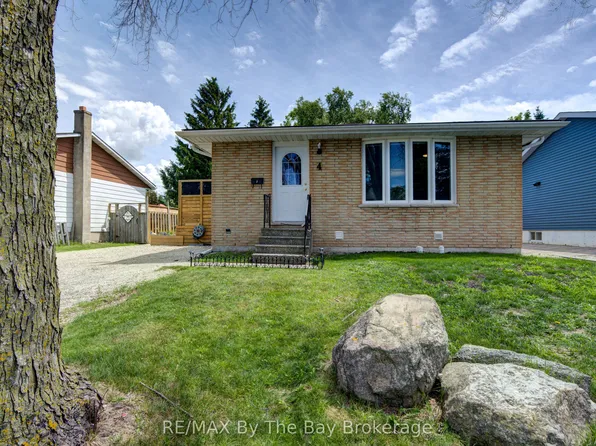 4 Watts Cres, Collingwood, ON L9Y 4H2
