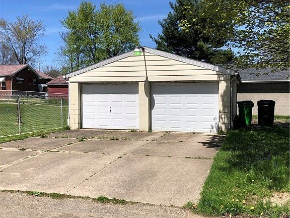 2nd image of 1255 Oak Ave
