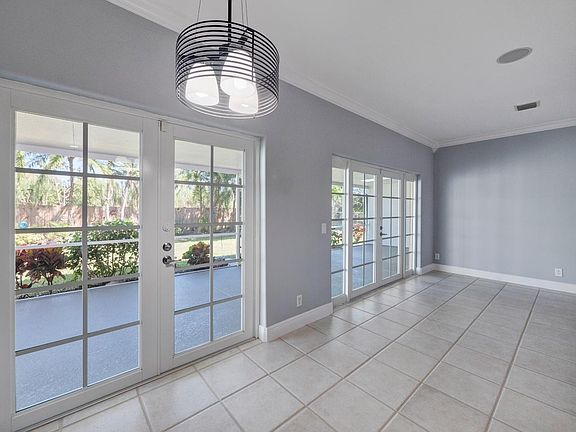 5th image of 7592 Colony Palm Dr