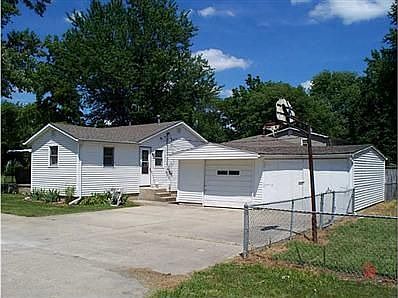 2nd image of 643 9th St