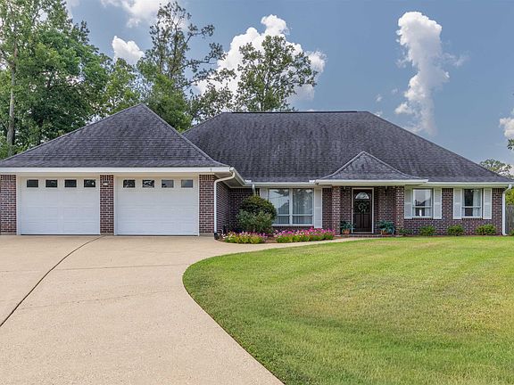 2nd image of 114 Cerdan Cir