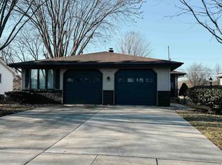 1129 N Locust St, Green Bay, WI 54303