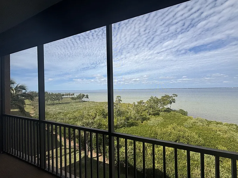3 bed, 3.0 bath, 2338 sqft, $2,849 — Photo 4