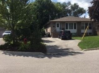 24 Hillview Dr, Newmarket, ON L3Y 4H9