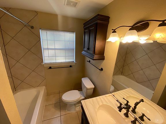5th image of 2518 N Fitzhugh Ave