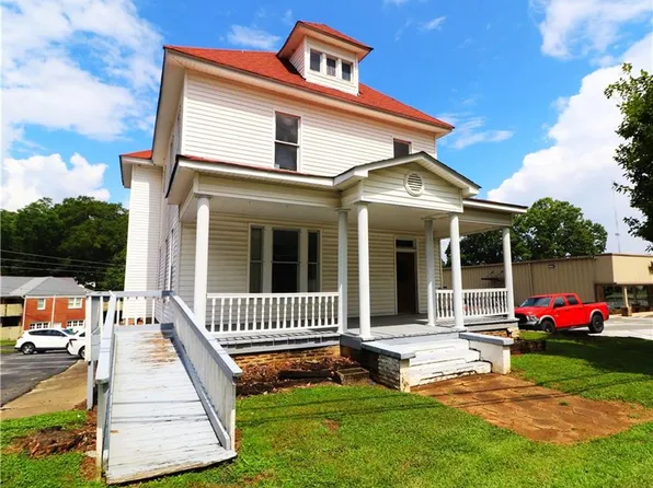 925 Green St NE, Gainesville, GA 30501