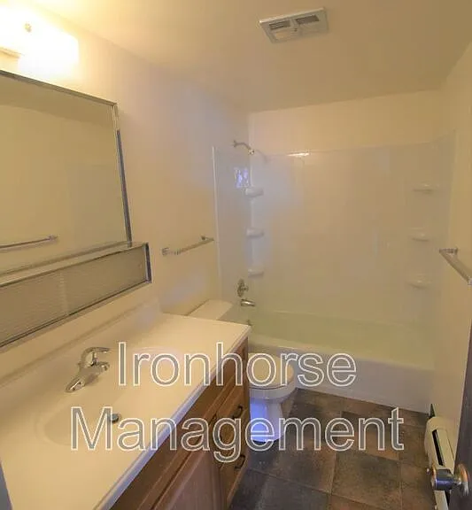 805 W Villard St #7 — Photo 11