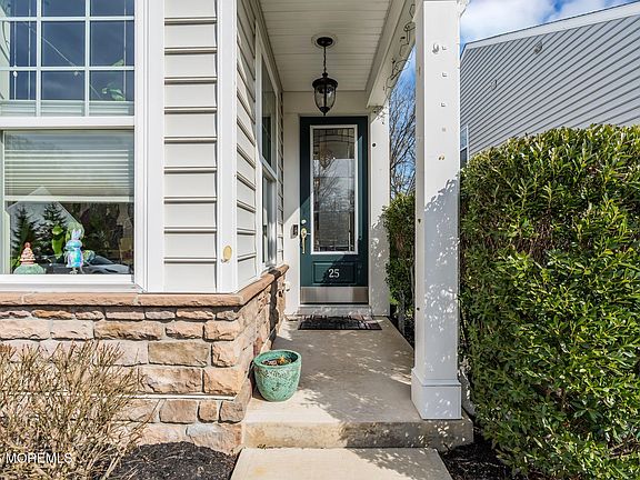 4th image of 25 Lily Pond Court