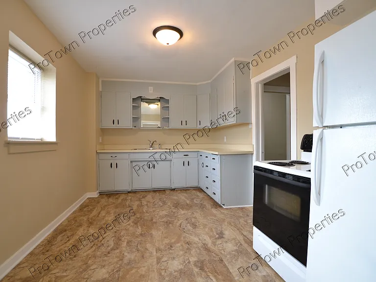 120 E North St #B1-2F — Photo 3
