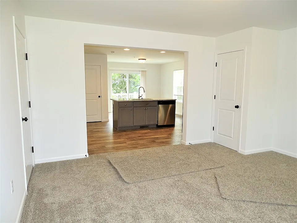 3 bed, 1616 sqft, $2,095 — Photo 3