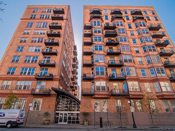 4th image of 500 S Clinton St APT 410