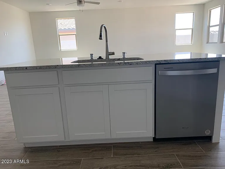 2340 W Sunland Ave — Photo 9