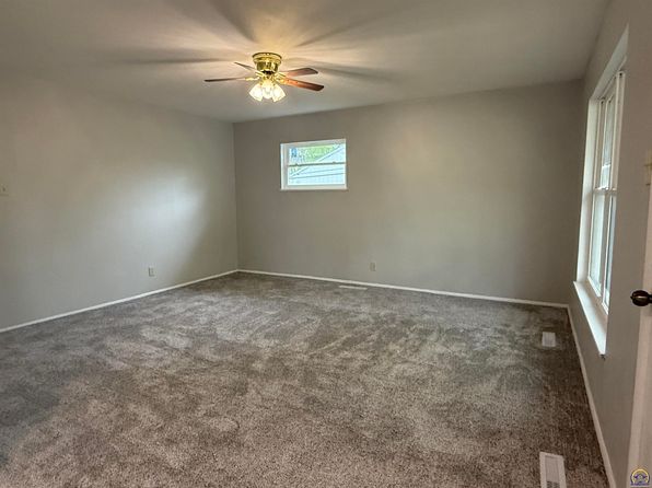 4212 SW 28th Ter, Topeka, KS 66614