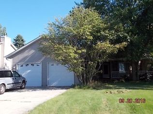 327 Candlewick Blvd SE, Poplar Grove, IL 61065