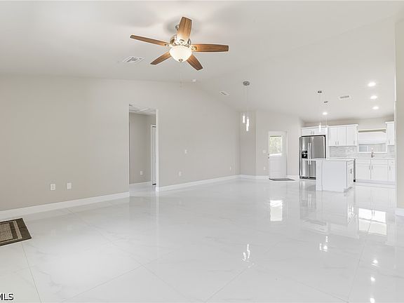 3rd image of 1893 Weldon Ave